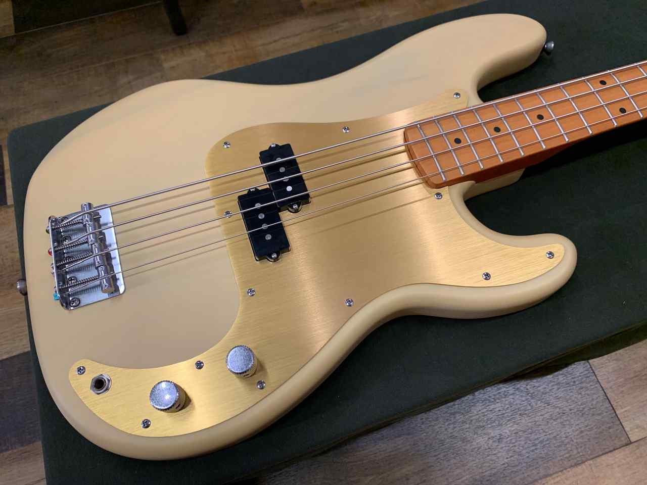 Squier by Fender 40TH ANNIVERSARY PRECISION BASS VINTAGE EDITION ...