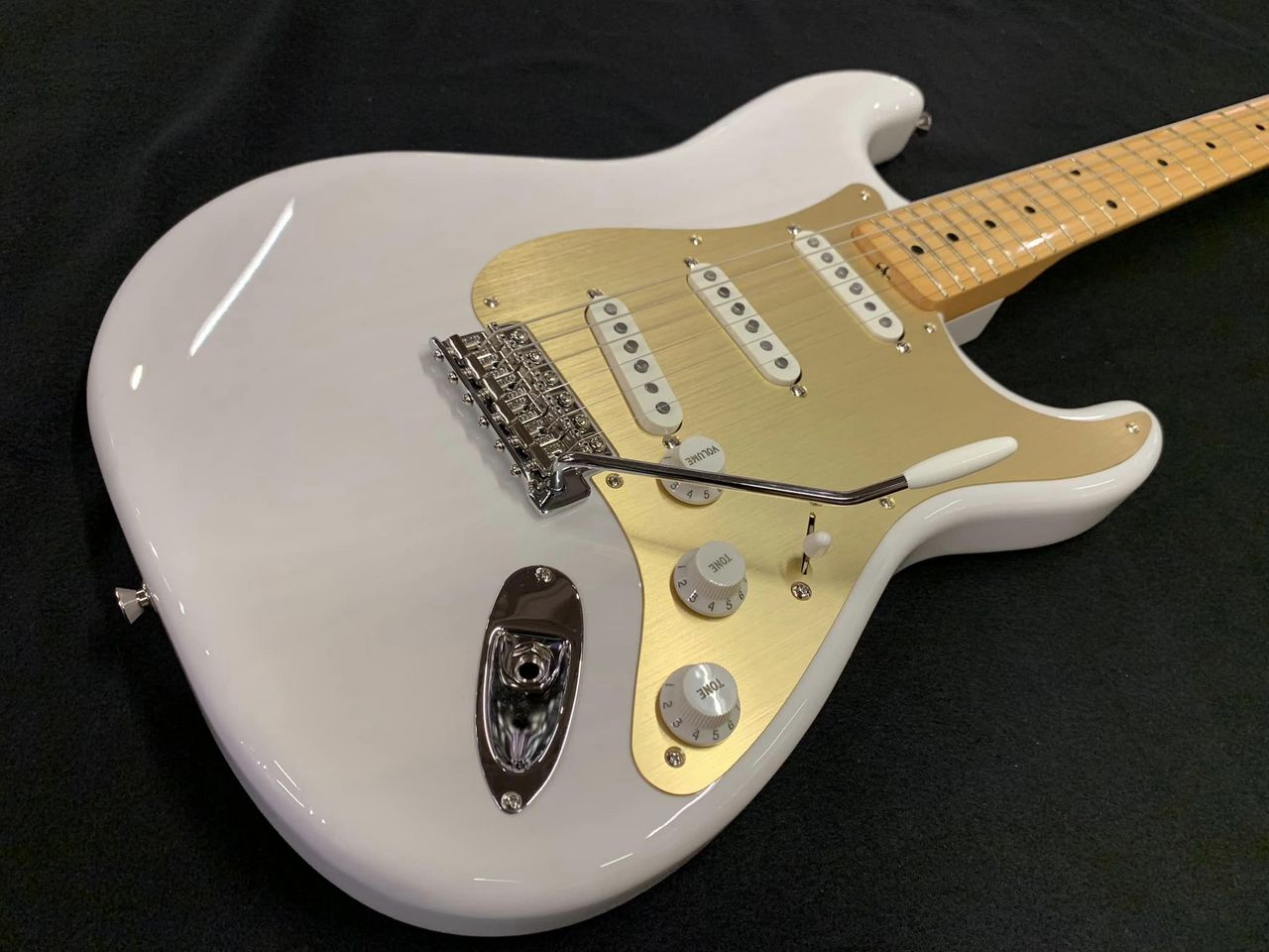 Fender MADE IN JAPAN HERITAGE 50S STRATOCASTER WHITE BLONDE（新品