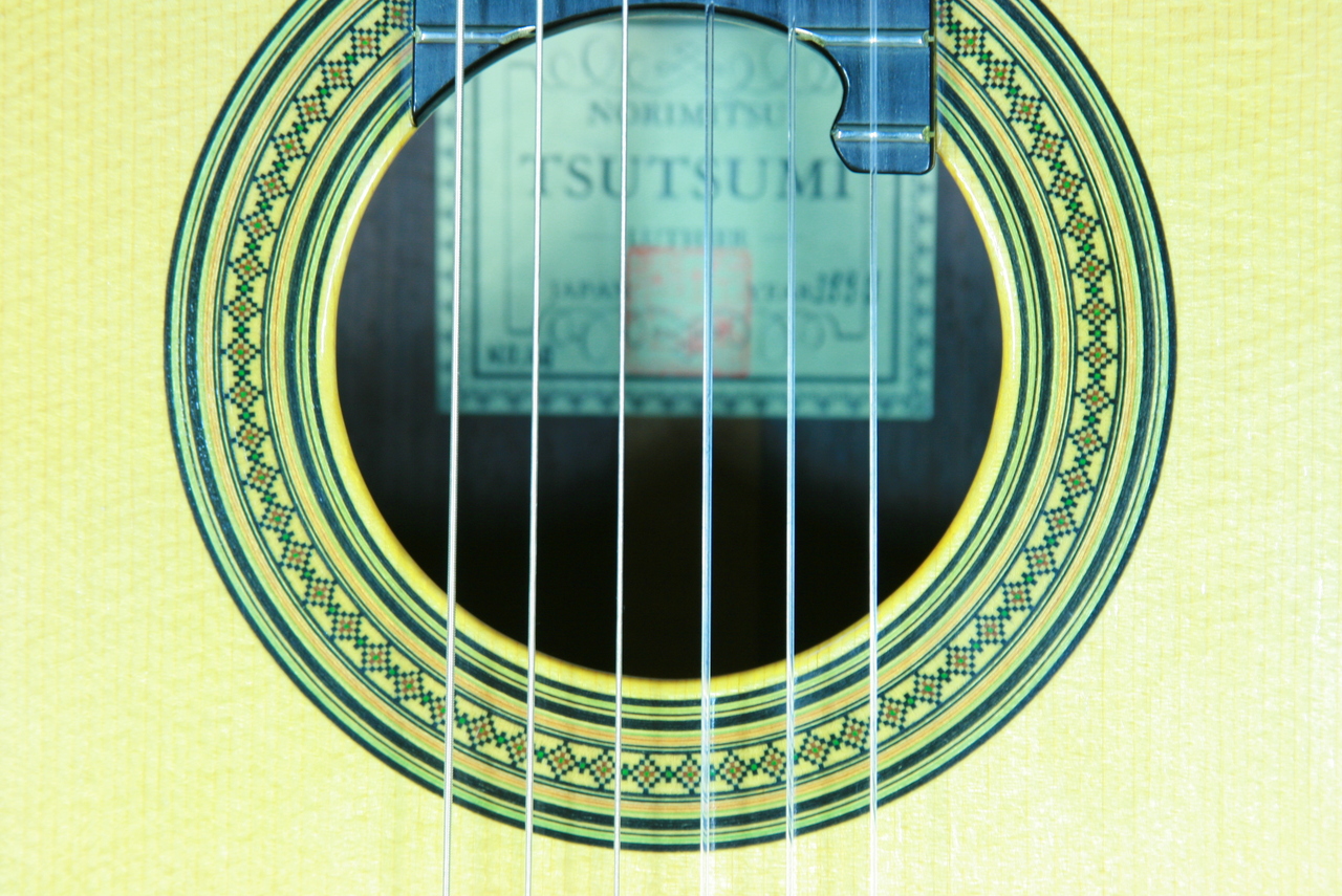 即納特価堤 謙光 クラシックギター 弦器 日本製 手工品 1993 ハードケース付き NORIMITSU TSUTSUMI 本体