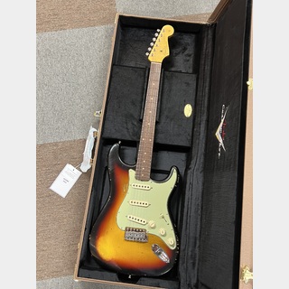 Fender Custom Shop  Late 1962 Stratocaster Relic with Closet Classic Hardware, Rosewood Fingerboard, 3-Color Sunburst