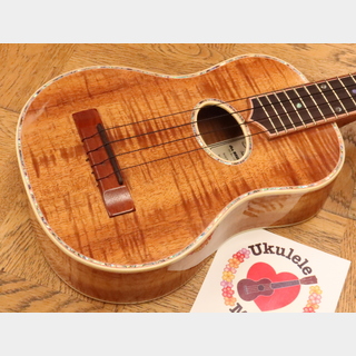 Maui MusicDeluxe Curly Koa Wood Concert with Ivoroid Binding and Paua Shell Inlay #5087