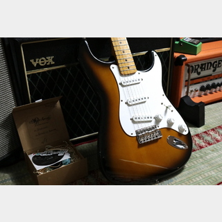 Fender JapanStratocaster Sunburst w/ Monty's Retrowind Stratocaster Set