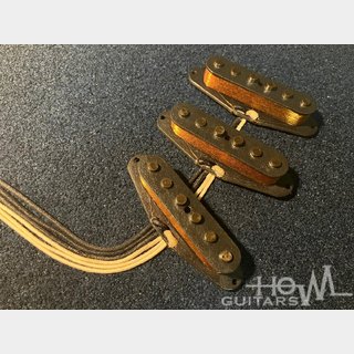 HOWL GUITARSOriginal Pickup '61-'63 Stratocaster Black Bobbin Aged "Lefty" Set  [Heavy Formvar]