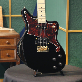 D'Angelico Deluxe Bedford Black with Maple Fingerboard and Tremolo【プレゼントキャンペーン対象】