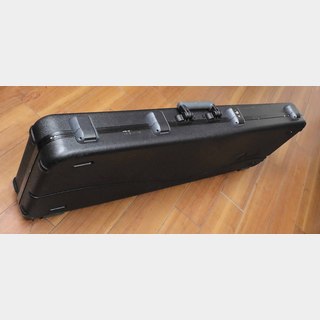 FenderDeluxe Molded Case Electric Bass