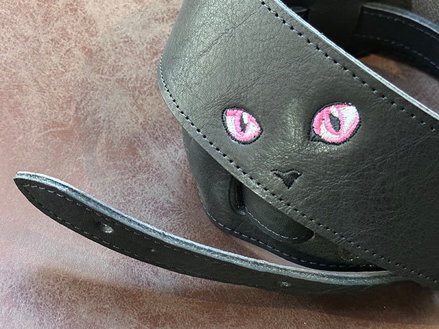 Grande uomo G-Standard 黒ねこ刺繍ストラップ Pink eyes（新品 