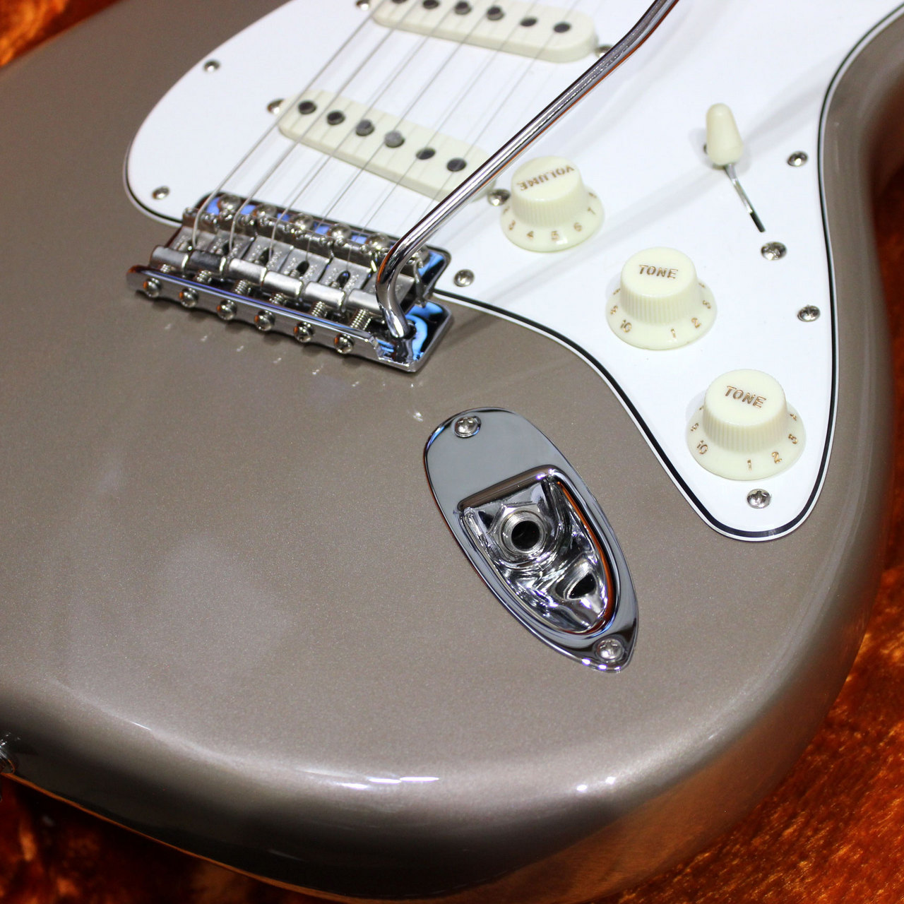 Fender American Vintage II 1965 Stratocaster Shoreline Gold ローズ