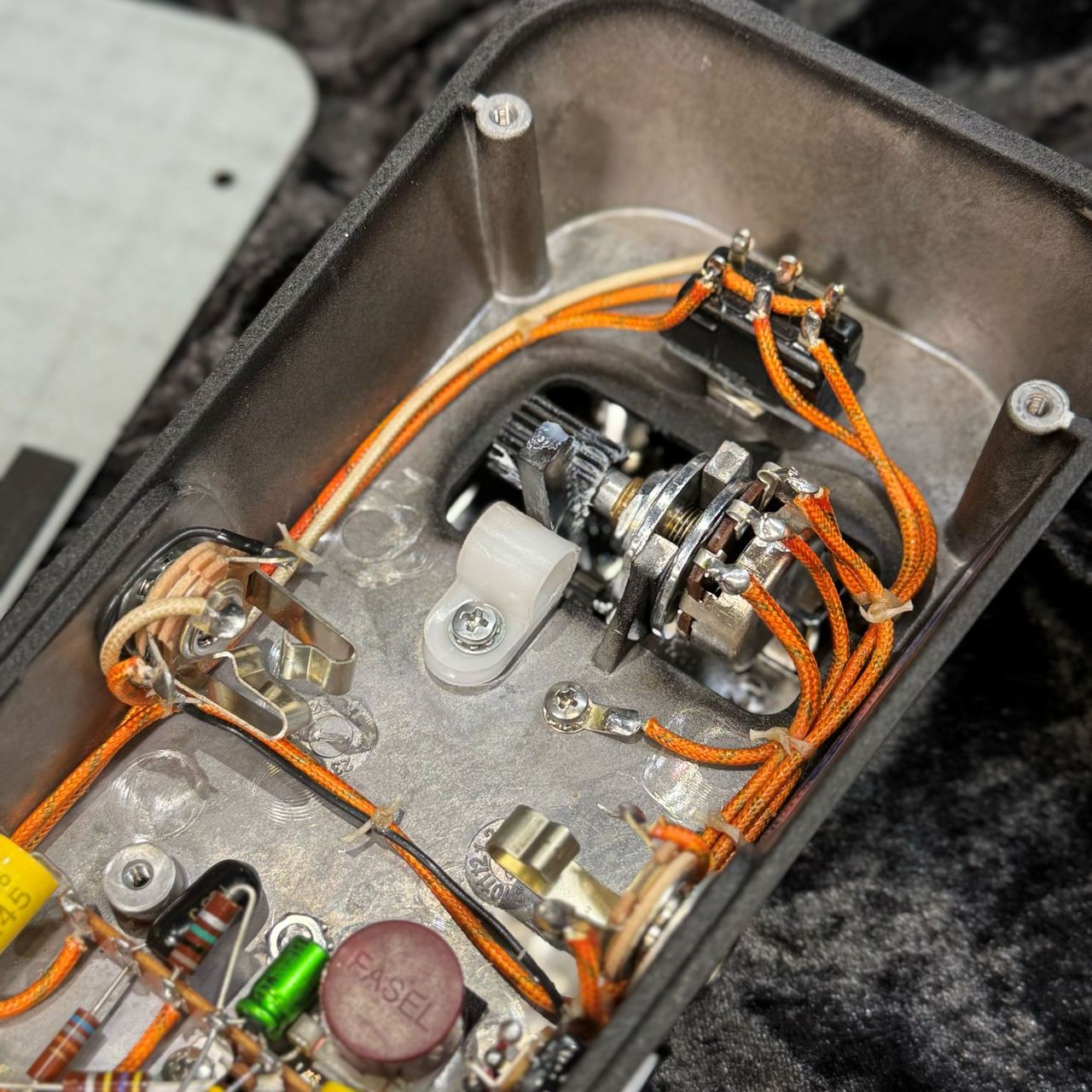 【レア】E.W.S. V845 Wah Mod How to Mod a Wah Pedal for True Bypass (Vox V847) - YouTube