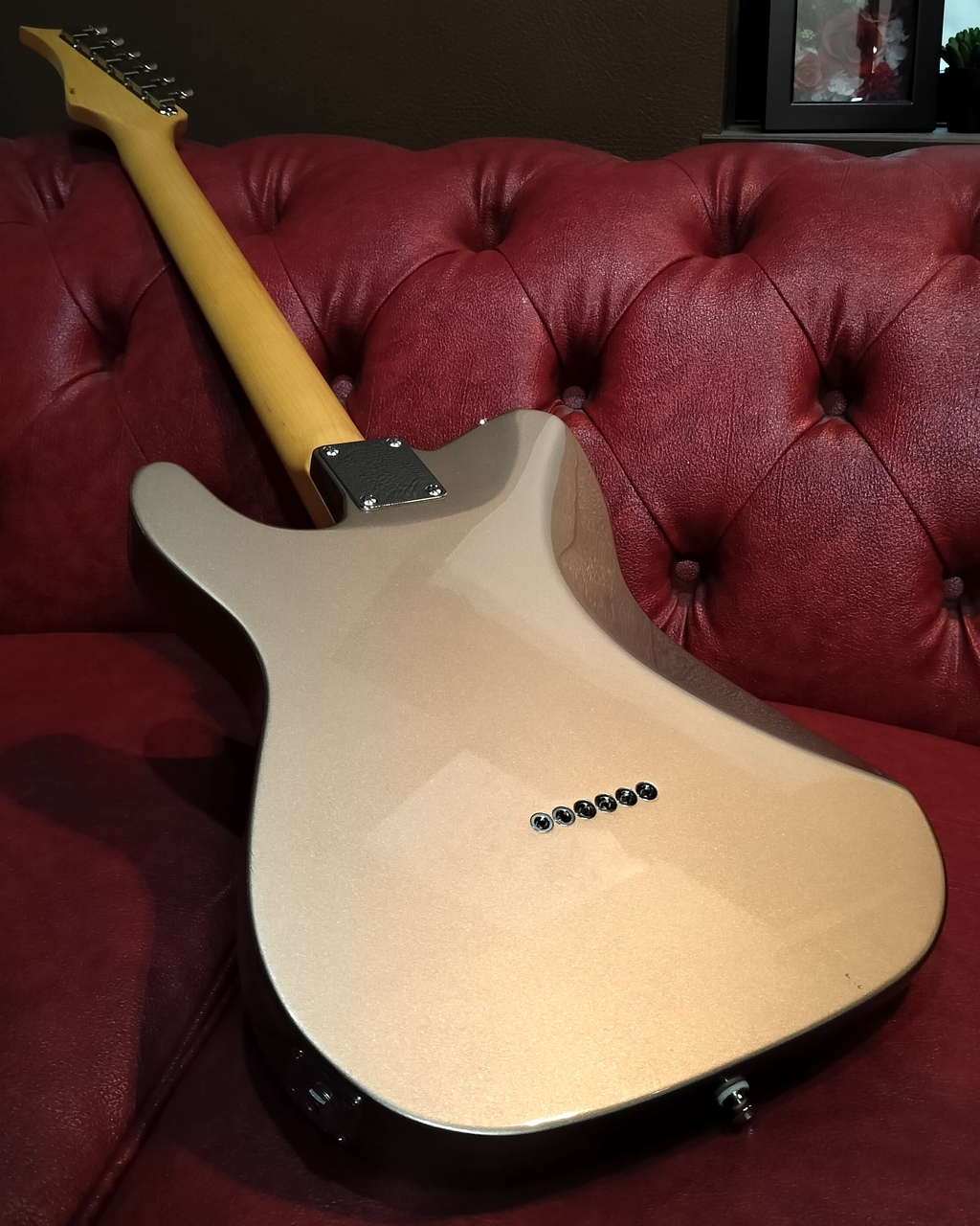 Three Dots Guitars ストラトモデル/Dolphine Gray Three Dots Guitars ストラトモデル/Dolphine Gray Three Dots