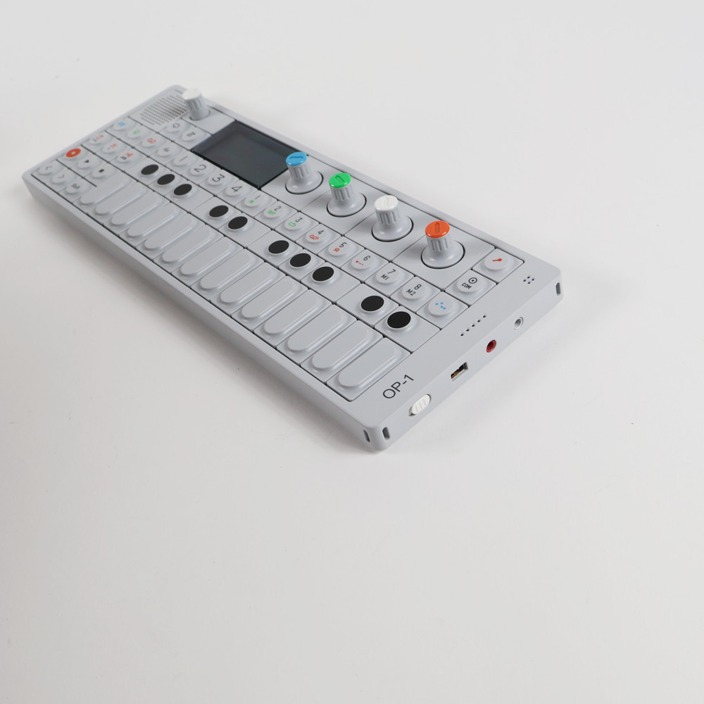 Teenage Engineering OP-Z シンセサイザー 中古 Teenage Engineering OP-Z シンセサイザー 中古 OP-Z - Teenage