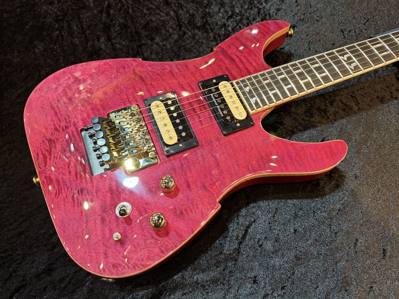 PEAVEY Adrian Vandenberg Signature Guitar 【Purple Flame Maple