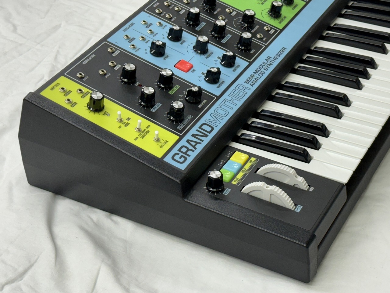 Moog Grandmother セミモジュラー・アナログ シンセサイザー【WEBSHOP