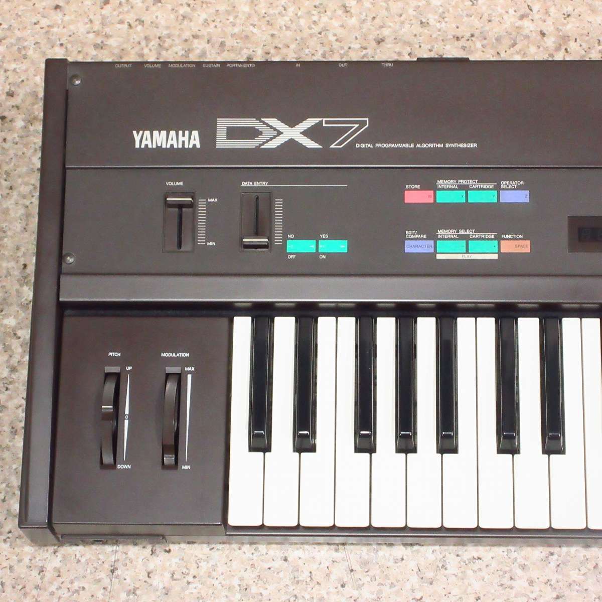 YAMAHA DX7 