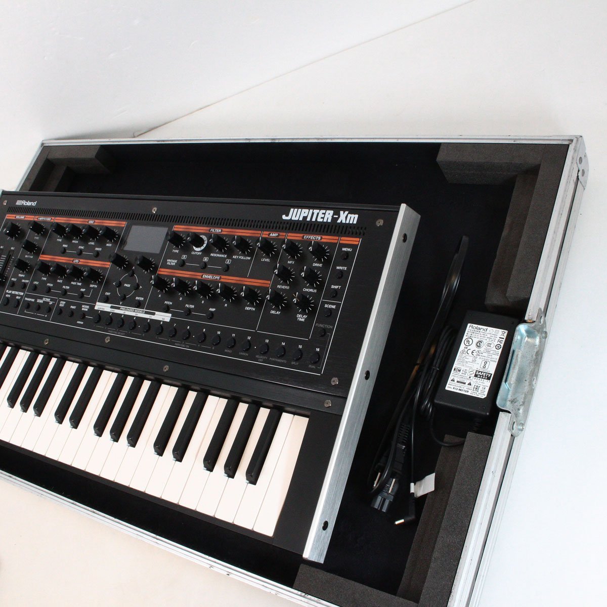 ほぼ未使用 Roland JUPITER-XM シンセサイザー 専用ケース付き Roland JUPITER-Xm 【展示品特価】 ローランド 【 立川店