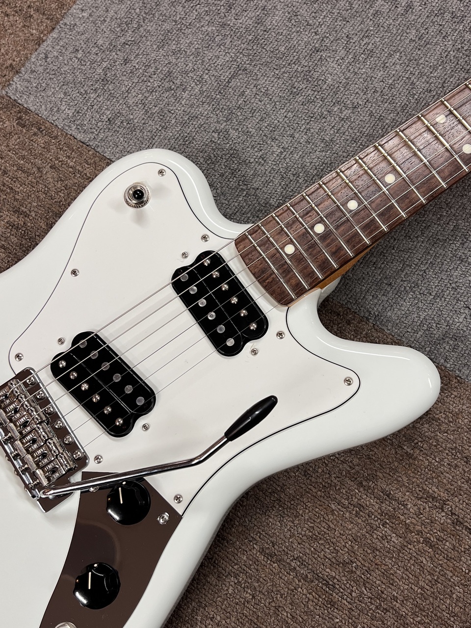 Fender Made in Japan Limited Super-Sonic, Rosewood Fingerboard