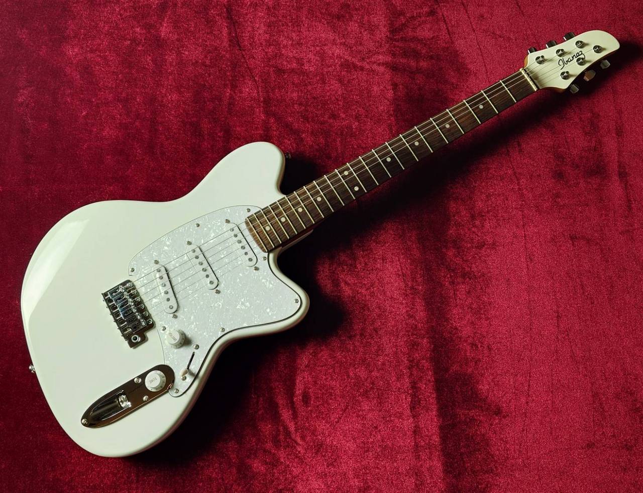 ichikaシグネイチャーモデル　ギター IbanezからIchikaシグネイチャーモデルのエレキギターとピックが登場