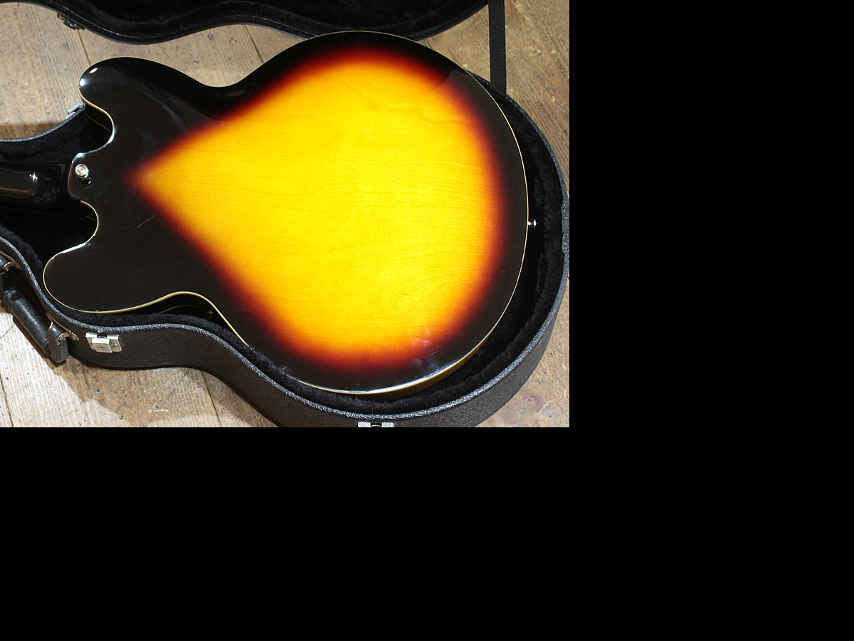 ハードケース付　Epiphone　DOT VS　美品EEシリアルgibson青島 ハードケース付 Epiphone DOT VS 美品EEシリアルgibson青島