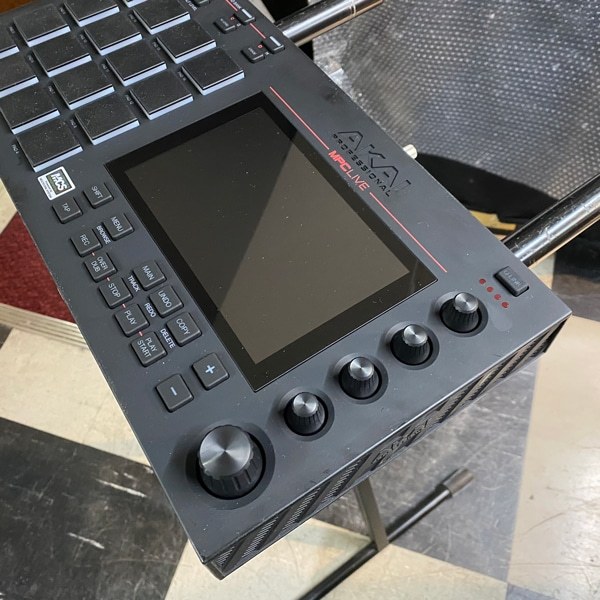 AKAI MPC Live（中古）【楽器検索デジマート】