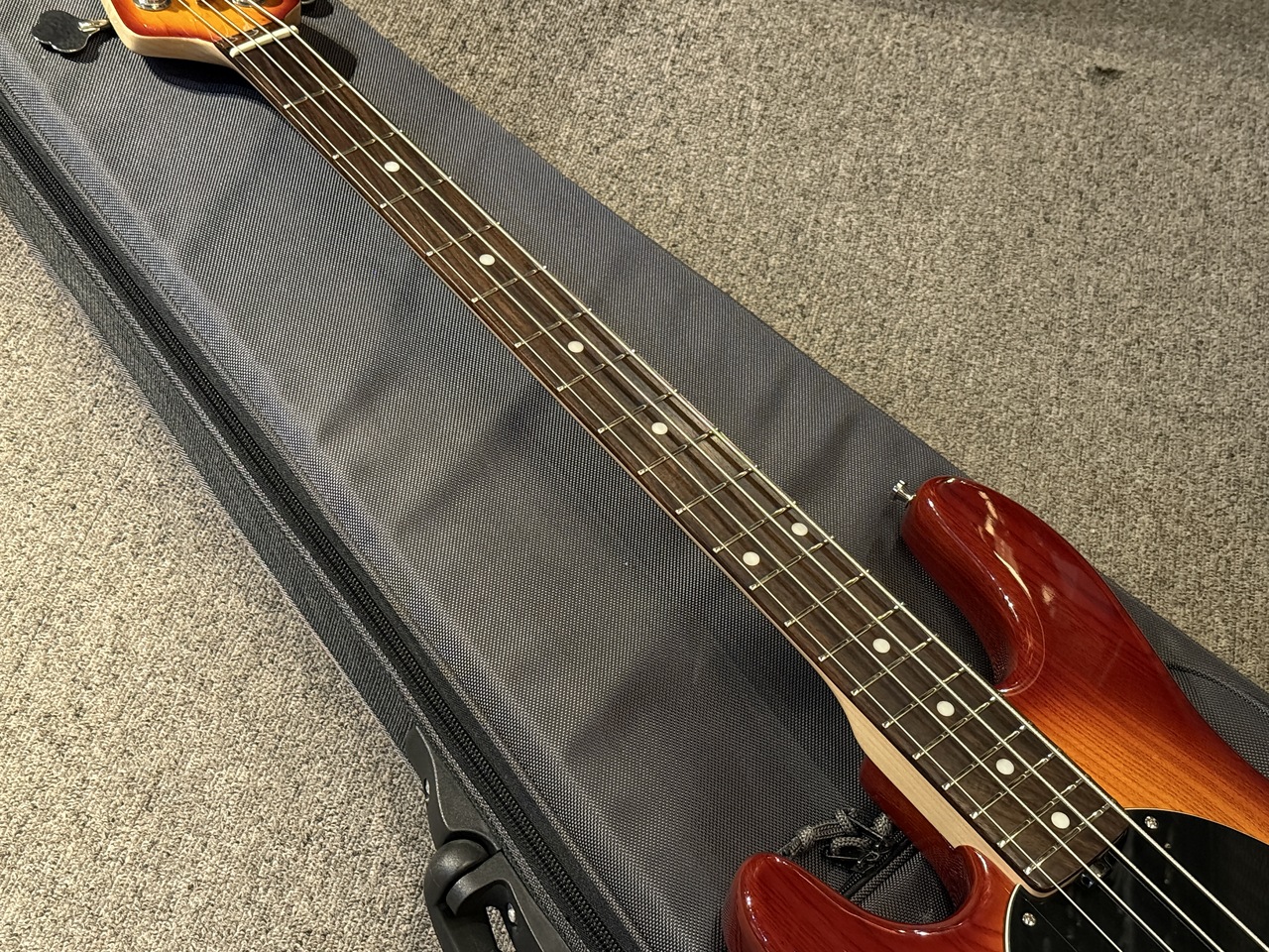 Sterling by MUSIC MAN RAY34（中古）【楽器検索デジマート】