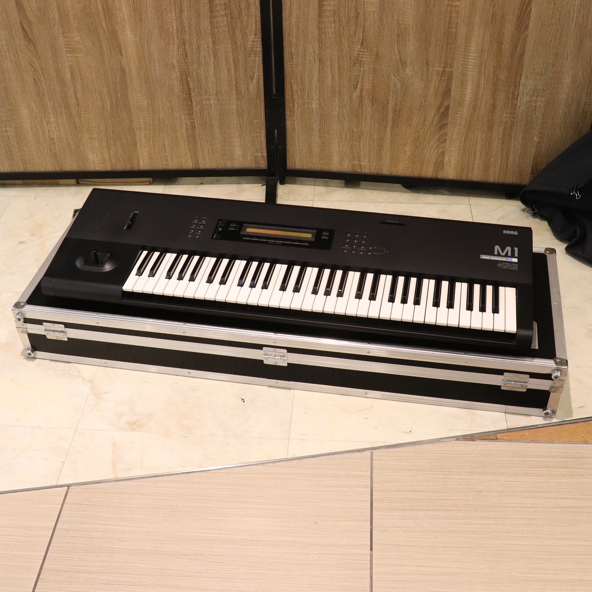 KORG M1 Music WorkStation 61Keys JUNK 【訳アリ】 【梅田店】（中古