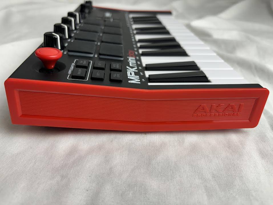 AKAI MPK mini Play MK3 スピーカー内蔵ミニキーボードコントローラー