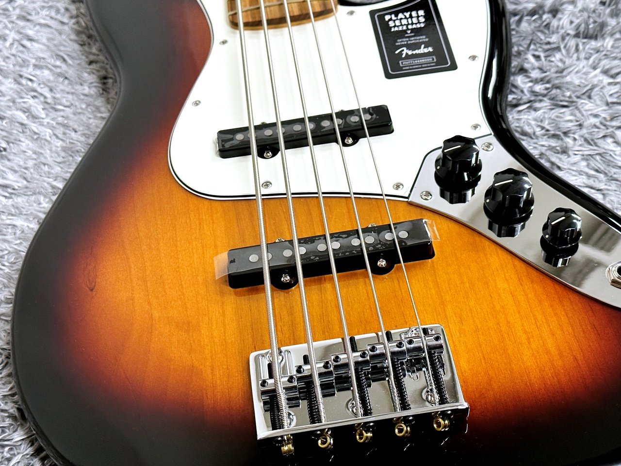 Fender Player Jazz Bass Ⅴ 3-Color Sunburst / Pau Ferro 【5弦】（新品特価/送料無料）【楽器検索デジマート】