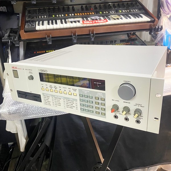 AKAI S950（ビンテージ）【楽器検索デジマート】