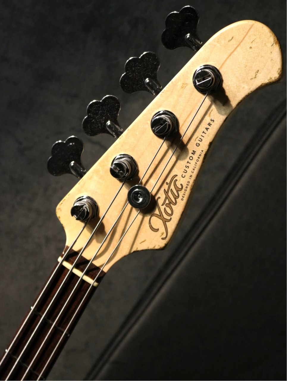 Xotic XJ-1T 4st Heavy Aged -Olympic White over Lake Placid Blue