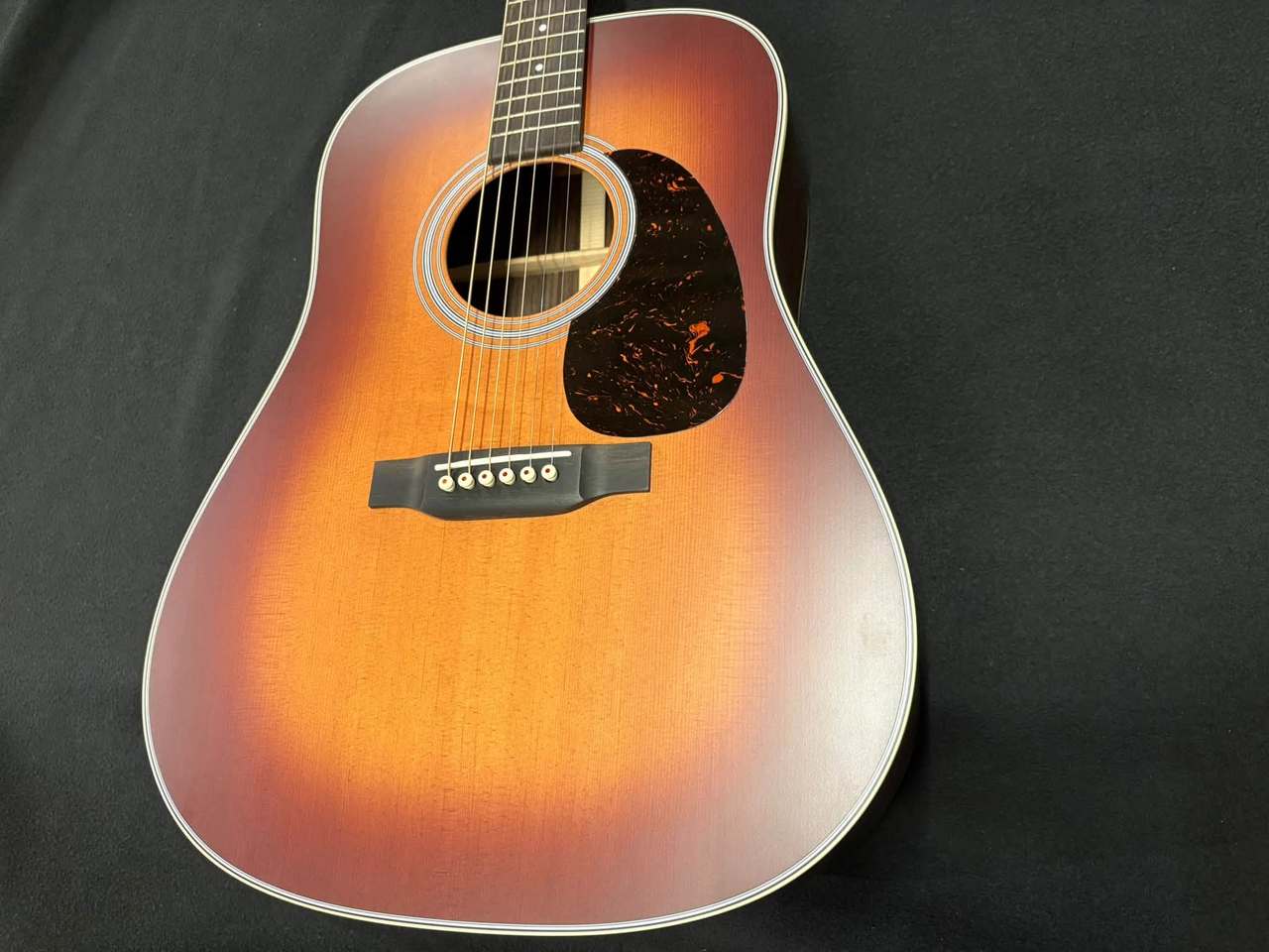 Martin D-28 Standard Satin Amberburst (2024年製・旧モデル)（新品