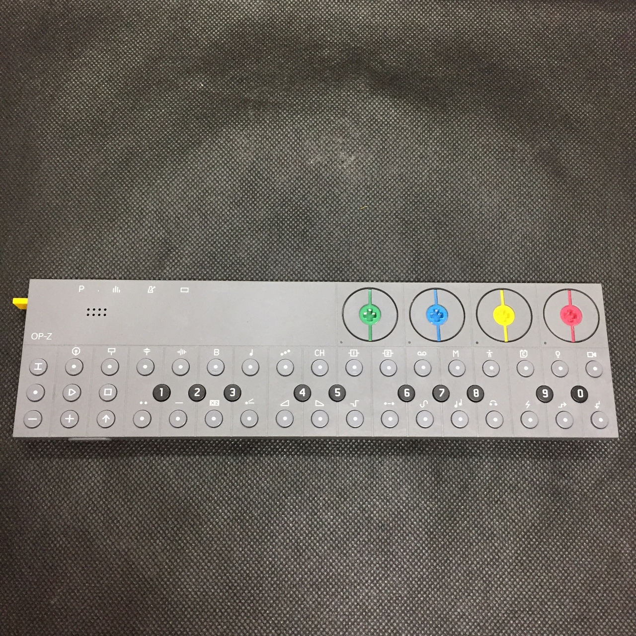 Teenage Engineering OP-Z（中古/送料無料）【楽器検索デジマート】