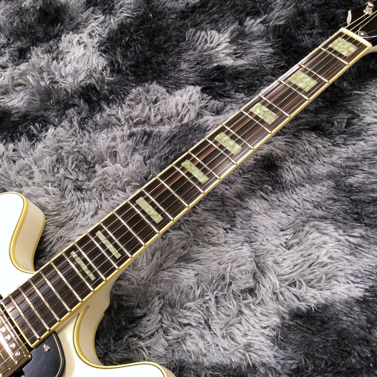 Newark St. Collection | Guild Guitars