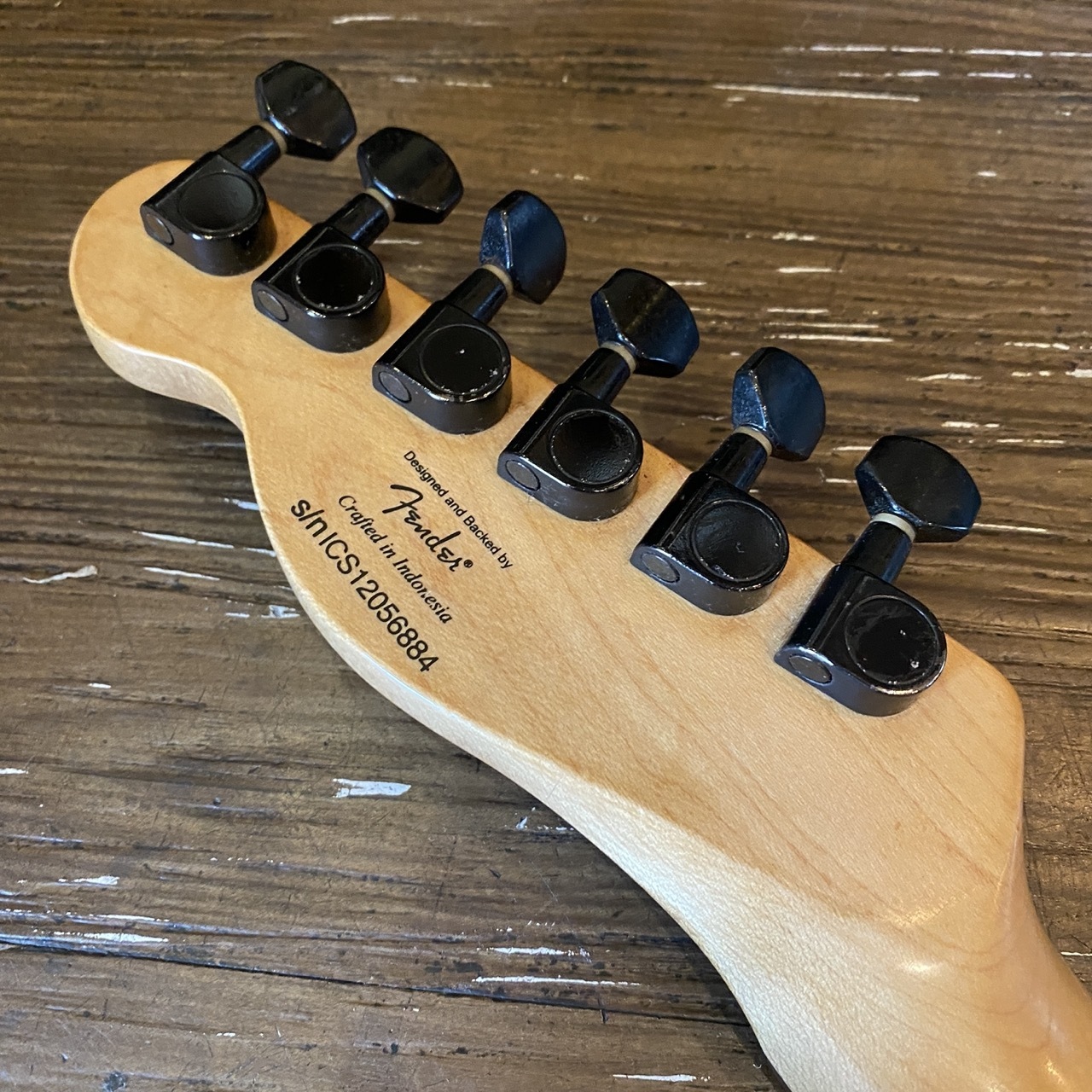 Squier by Fender Avril Lavigne Telecaster Skull & Crossbones 2012