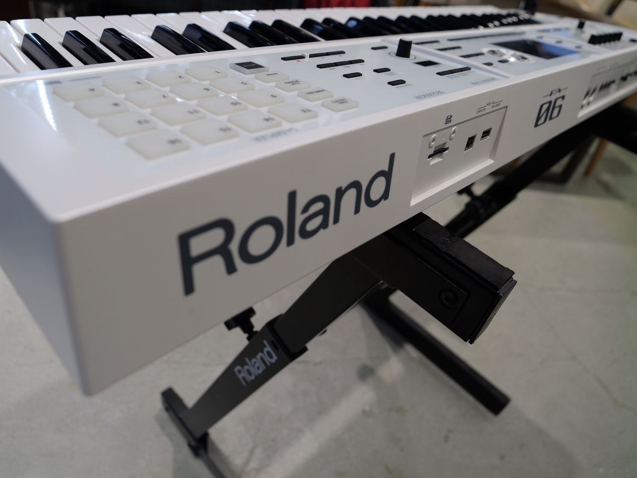 Roland FA-06-SC（B級特価/送料無料）【楽器検索デジマート】