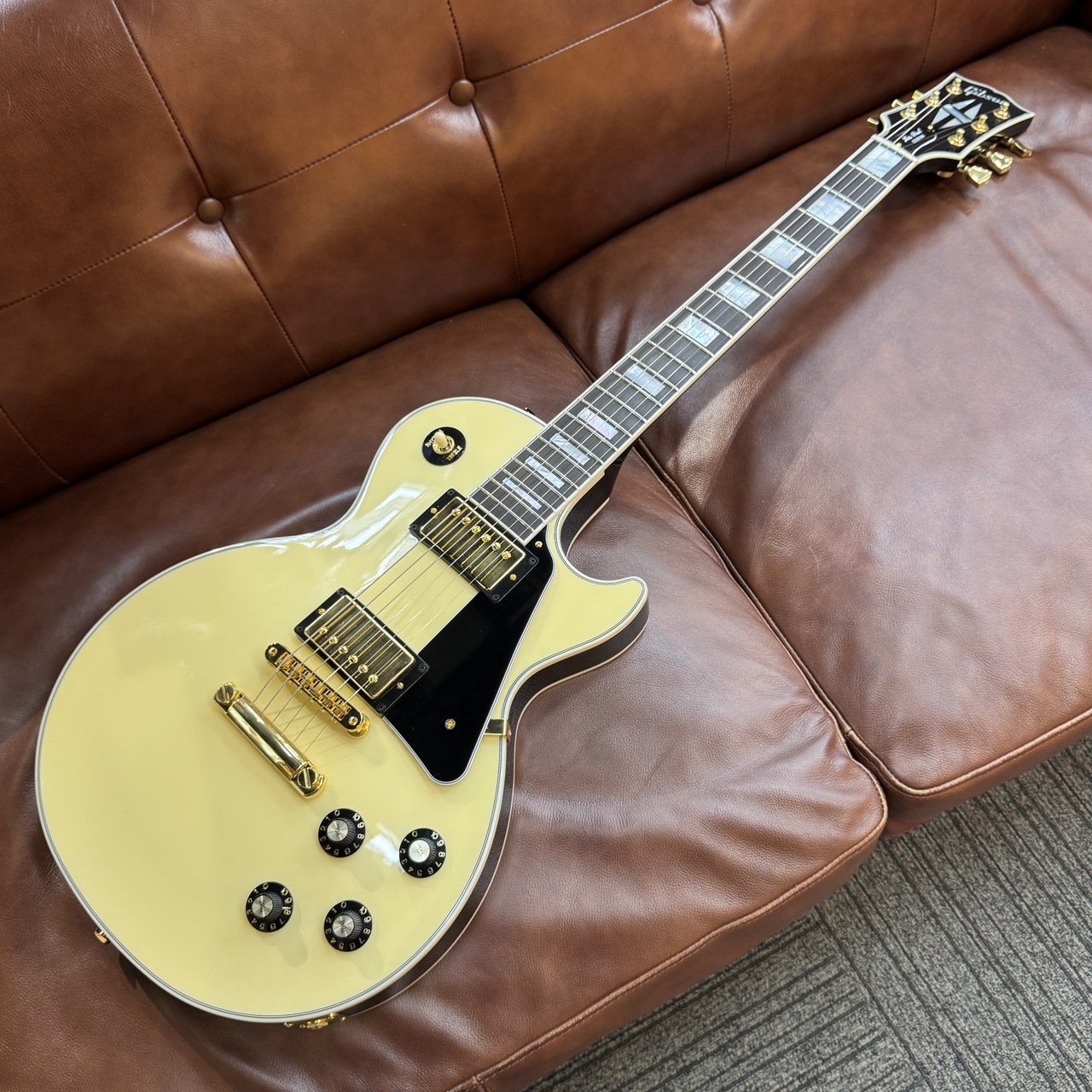 Gibson 【レア物】Les Paul Custom 70s / Butter Cream #210940088