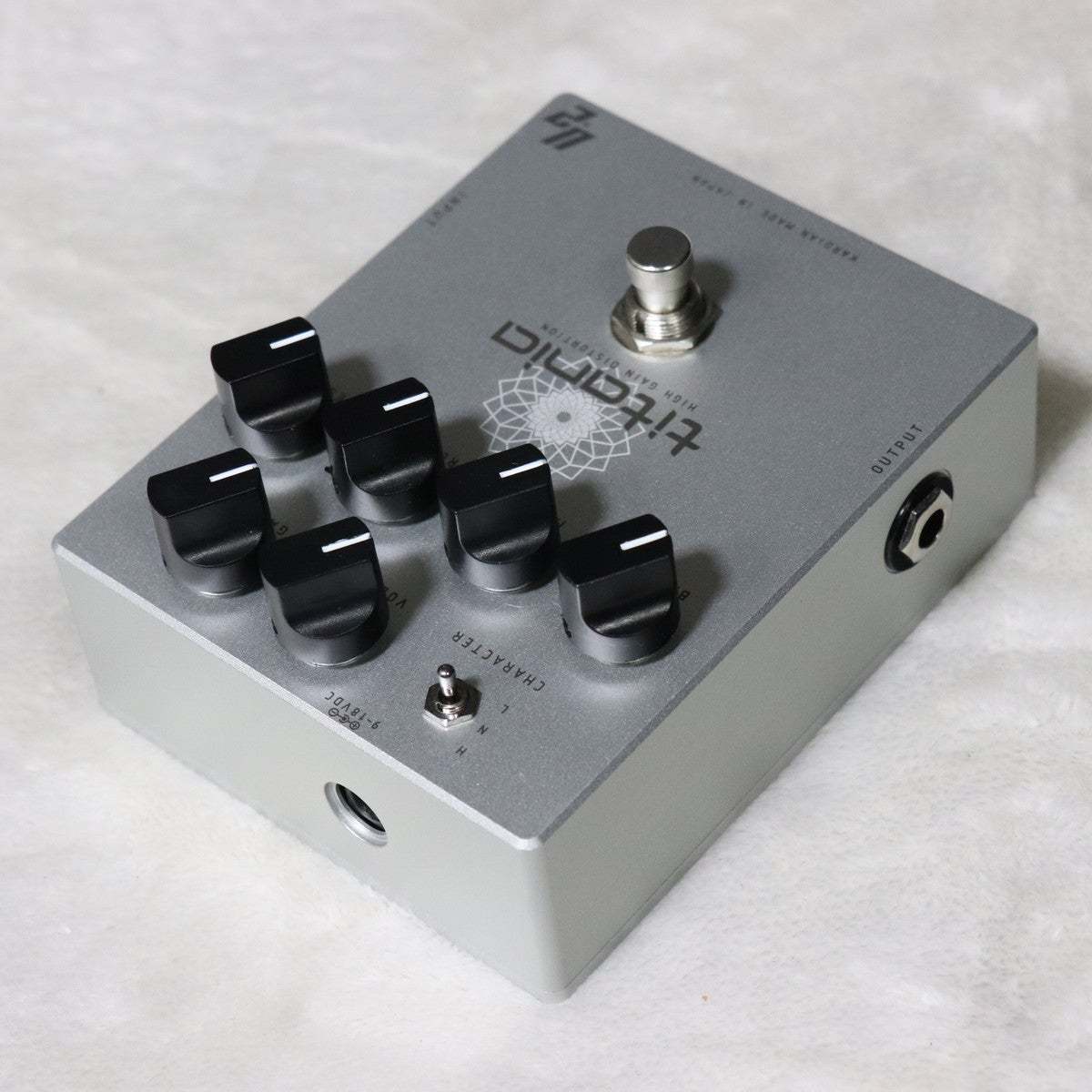 KarDiaN 『titania v2』 (専用箱&専用カード有り) KarDiaN 『titania