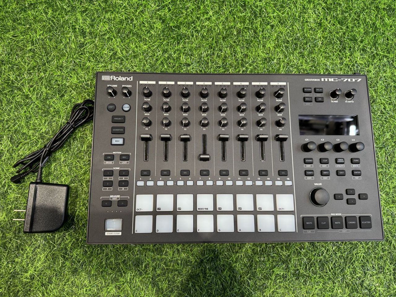 Roland MC-707 グルーヴボックス Amazon.com: Roland MC-707 Groovebox Professional Music