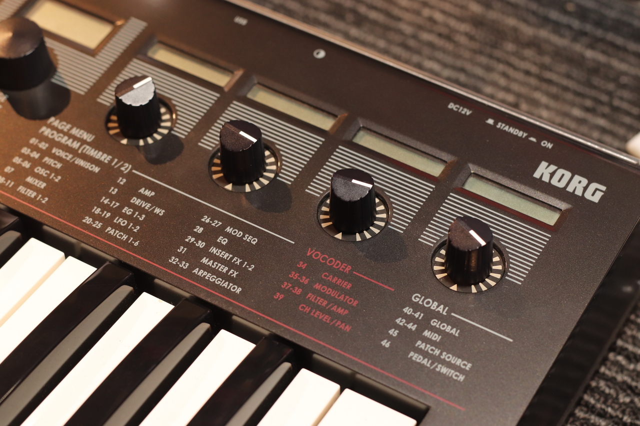 コルグ KORG R3 SYNTHESIZER/VOCODER www.krzysztofbialy.com