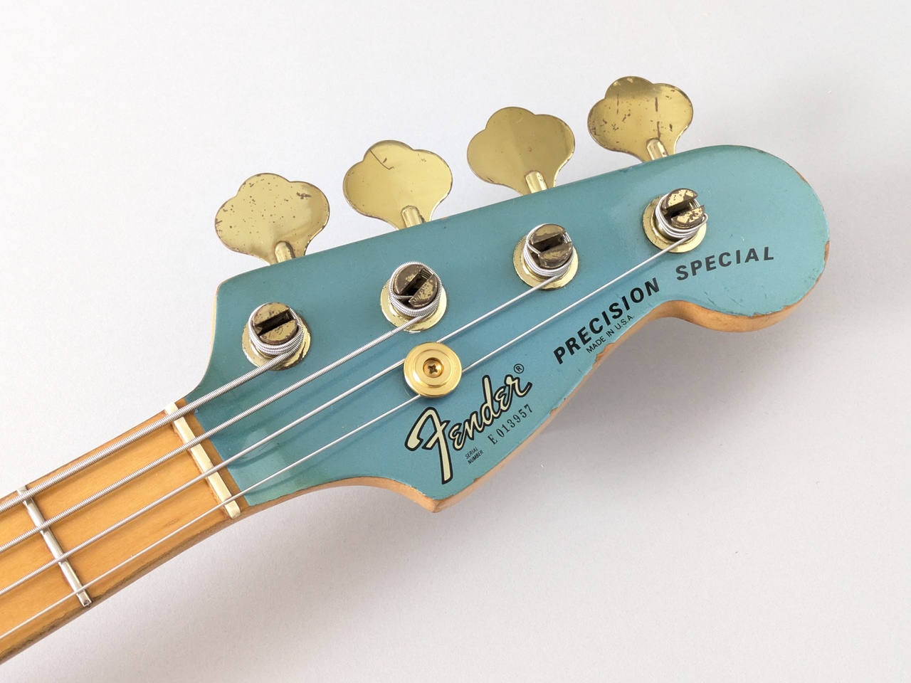 Fender USA Precision Special アクティブ回路 Fender USA Precision Special Walnut 税込販売価格 ￥268,000