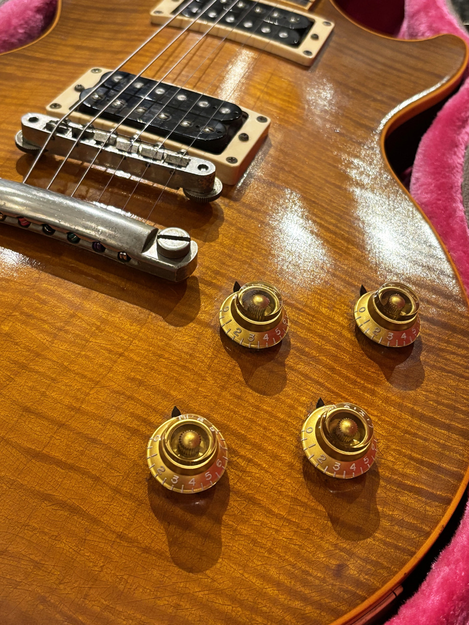 Gibson Les Paul Classic Premium Plus Honey Burst（中古