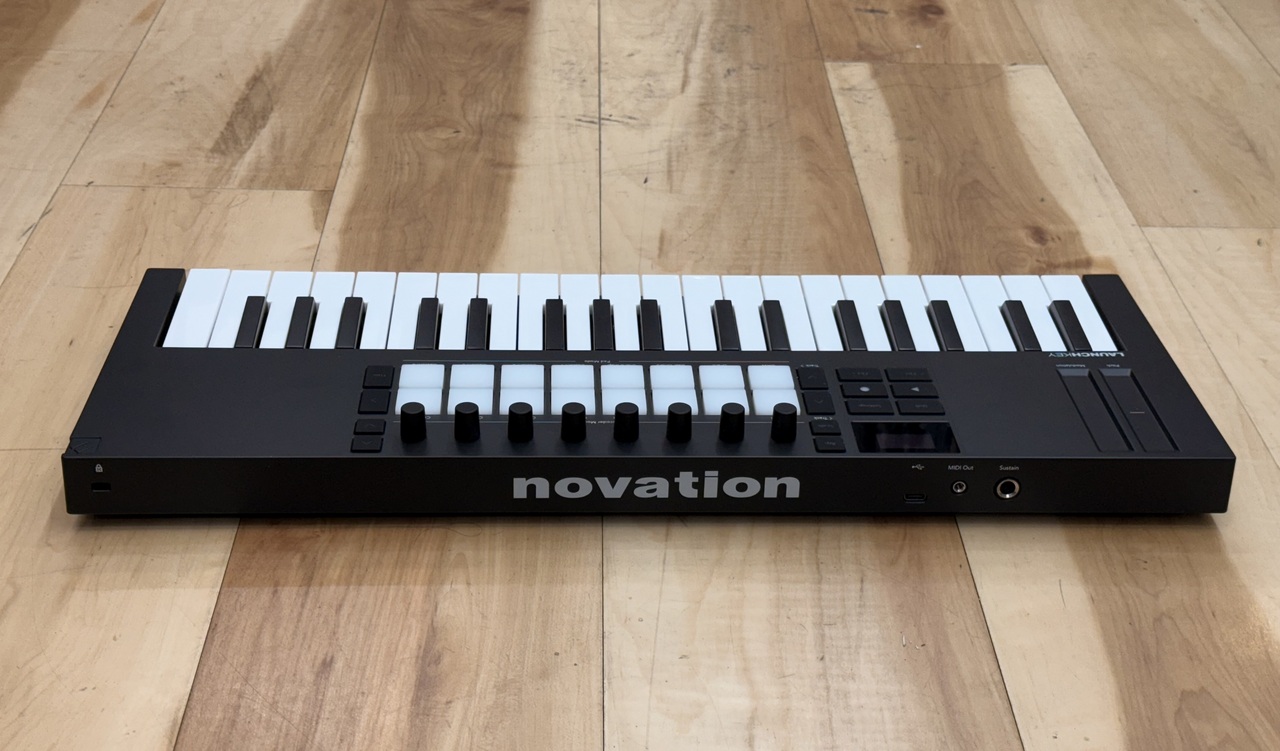 Novation Launchkey Mini 37 Mk4（中古）【楽器検索デジマート】