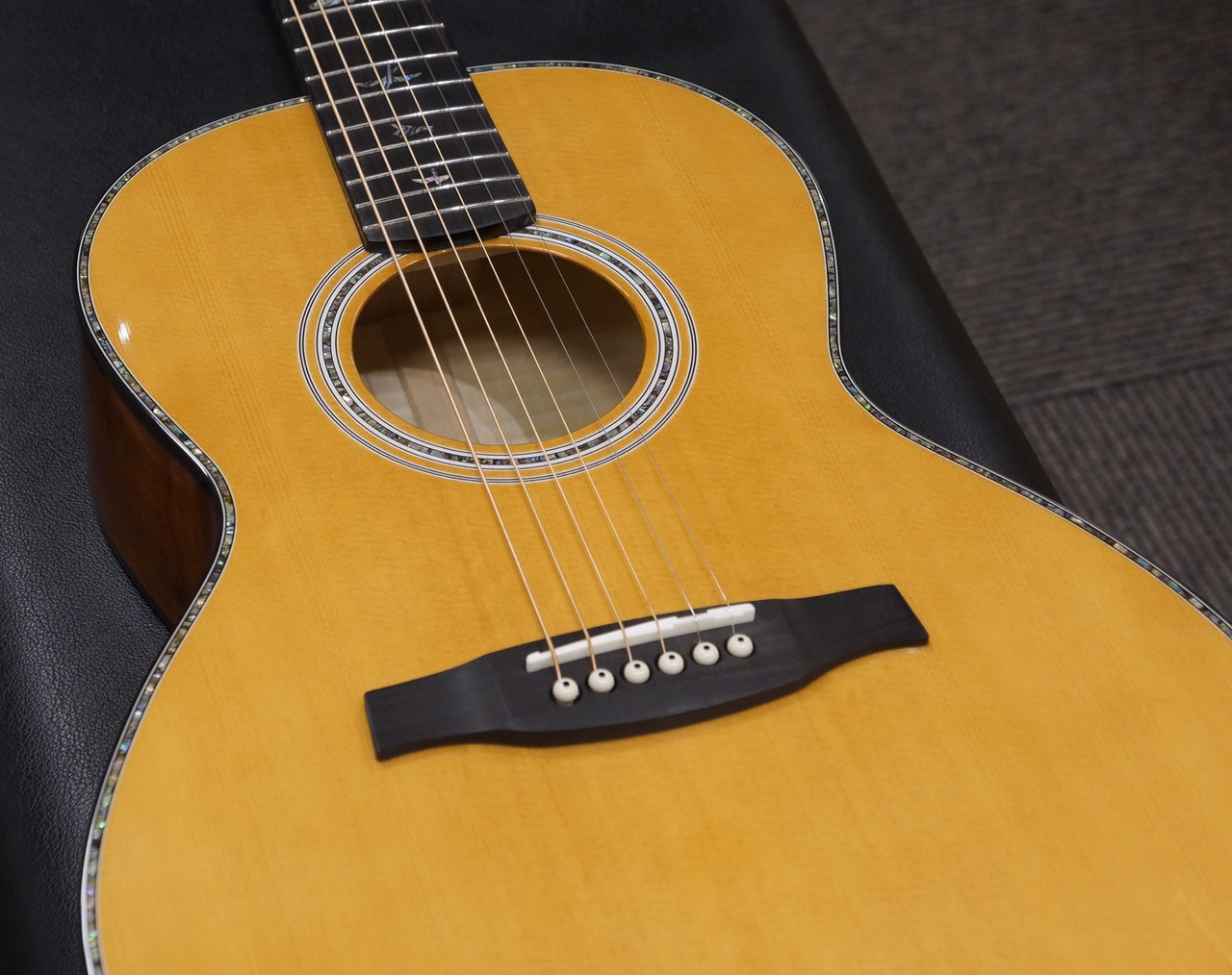 Paul Reed Smith(PRS) SE Parlor P50E / Natural with Black Gold