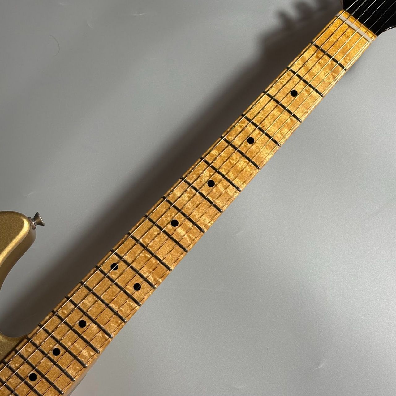 Altero Custom Guitars 【現物画像】 Astra 54 Modern Brass Gold