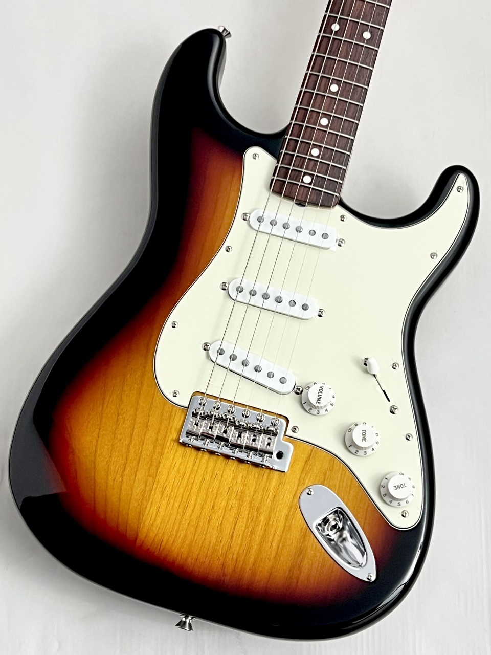 Fender FSR MIJ Traditional 60s Stratocaster 3-Color Sunburst