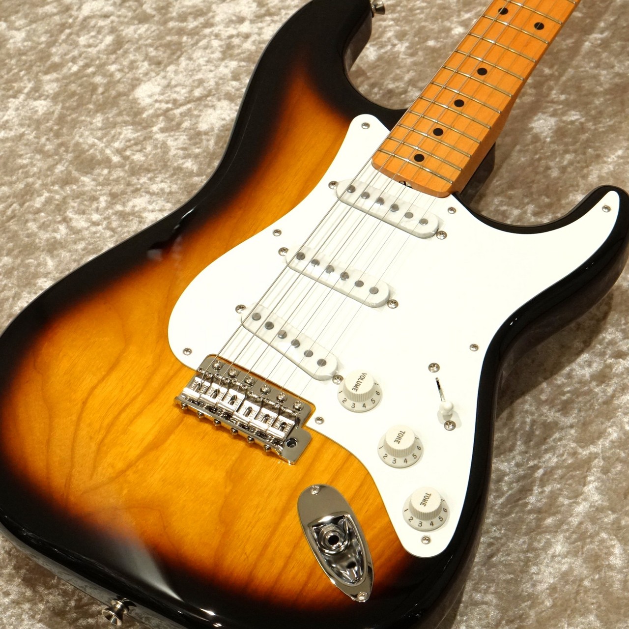 Fender FSR Made in Japan Traditional II 50s Stratocaster -2 Tone