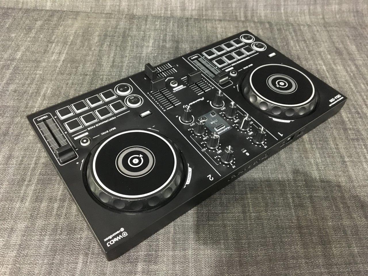 DDJ-200 (archived) 2-channel Smart DJ controller (black
