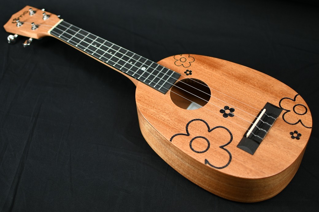 Uma ukulele UKFL-03SCP Concert Pine（新品）【楽器検索デジマート】