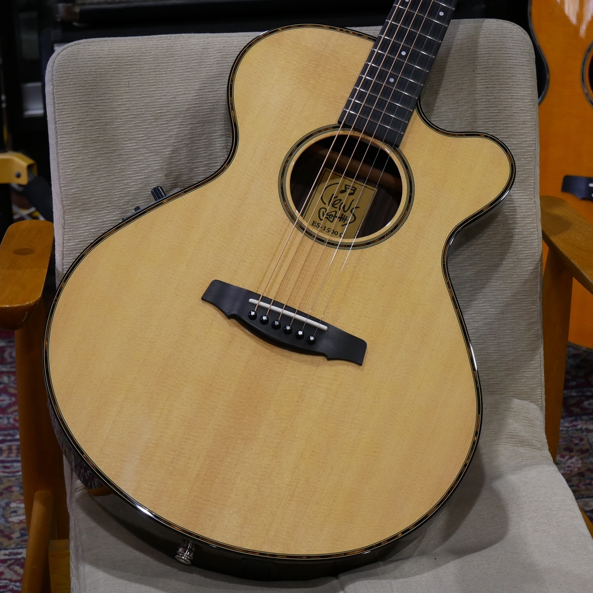 Crews Maniac Sound ES-1500C / Natural 【抜群の演奏性を誇るCREWSの