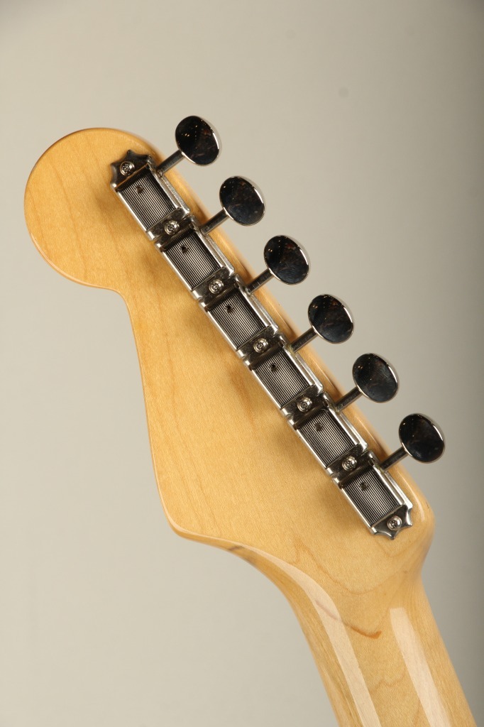 Fender 60th Anniversary New American Vintage 1954 Stratocaster 2