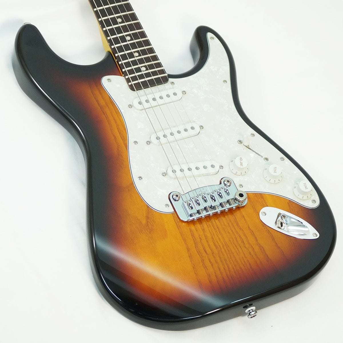 G&L Tribute Series LEGACY (3-Tone Sunburst/Rosewood