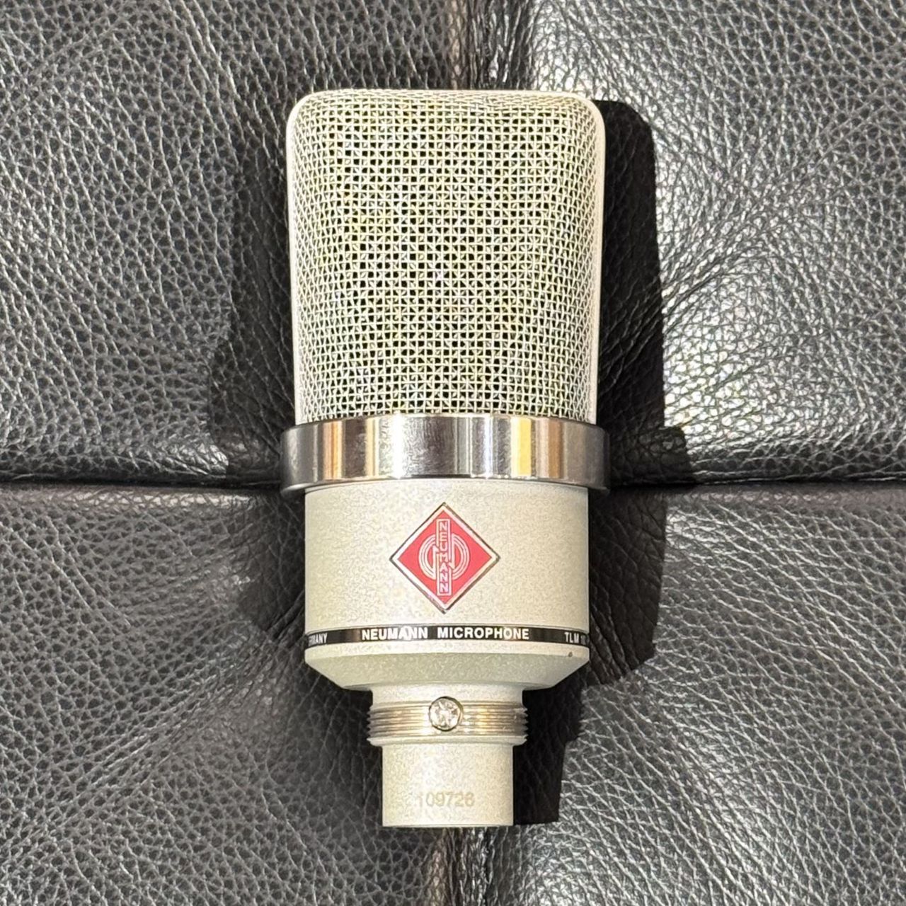 NEUMANN TLM 102【傷凹みあり特価】 コンデンサーマイク ボーカル